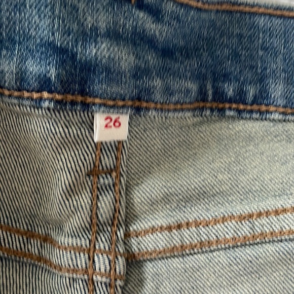 Levi’s denim shorts - Picture 2 of 3